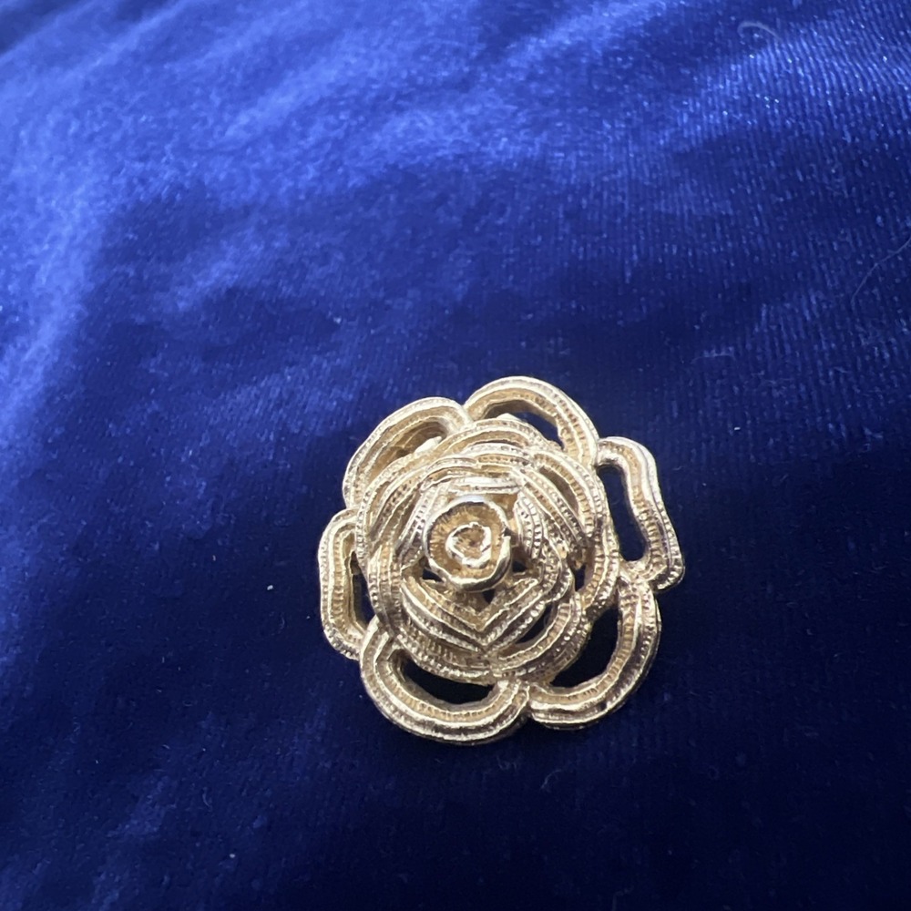 Christian Dior Gold Plated Flower Brooch Pin Vintage Signed (See All Photos!) - Picture 4 of 9
